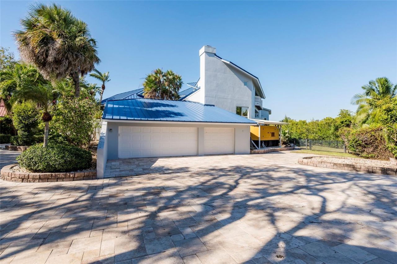 2268 Kings Point Drive, Largo, FL 33774 Photo