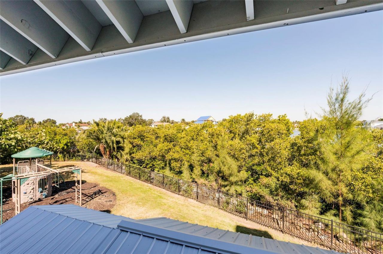 2268 Kings Point Drive, Largo, FL 33774 Photo