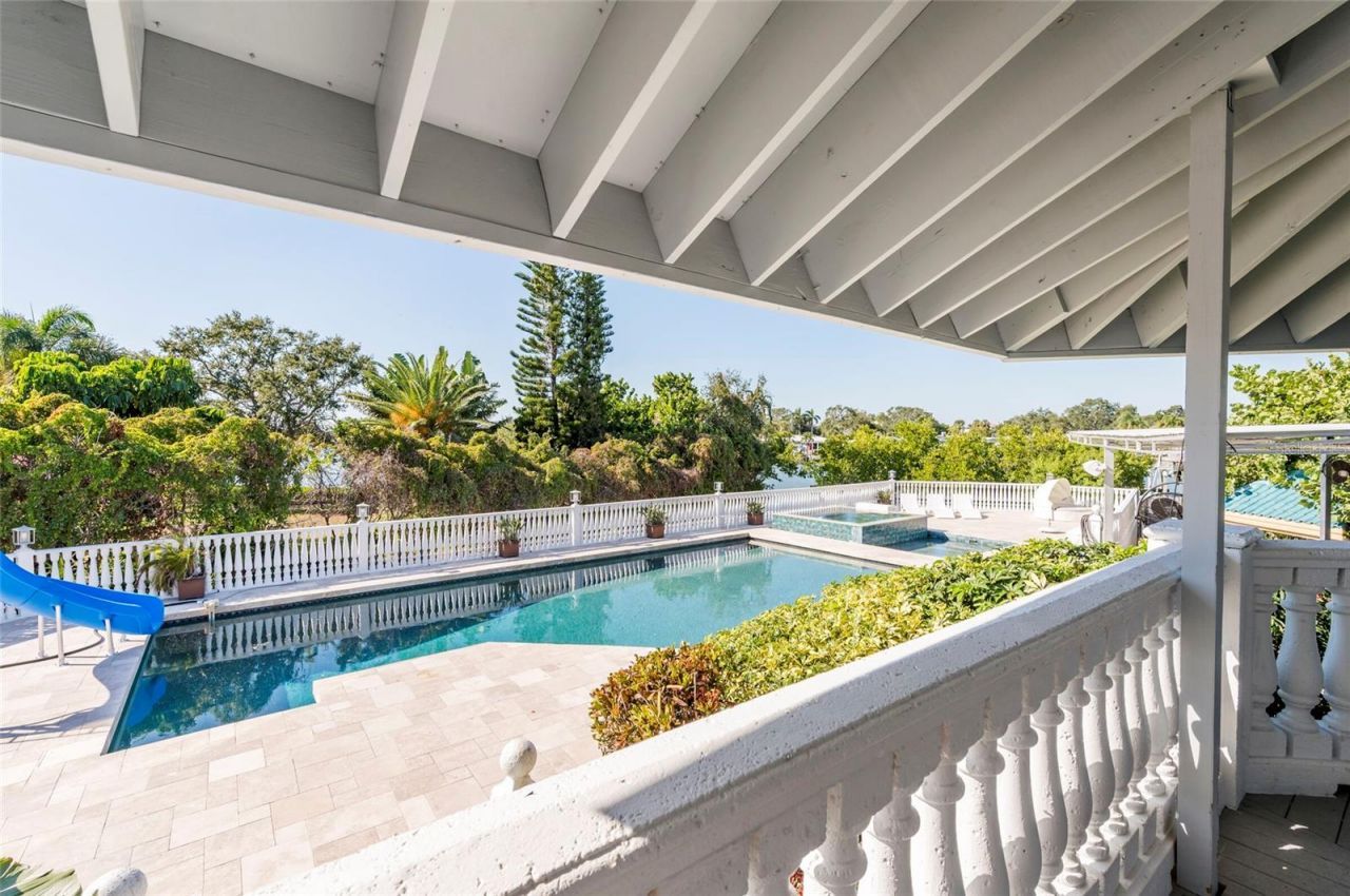 2268 Kings Point Drive, Largo, FL 33774 Photo