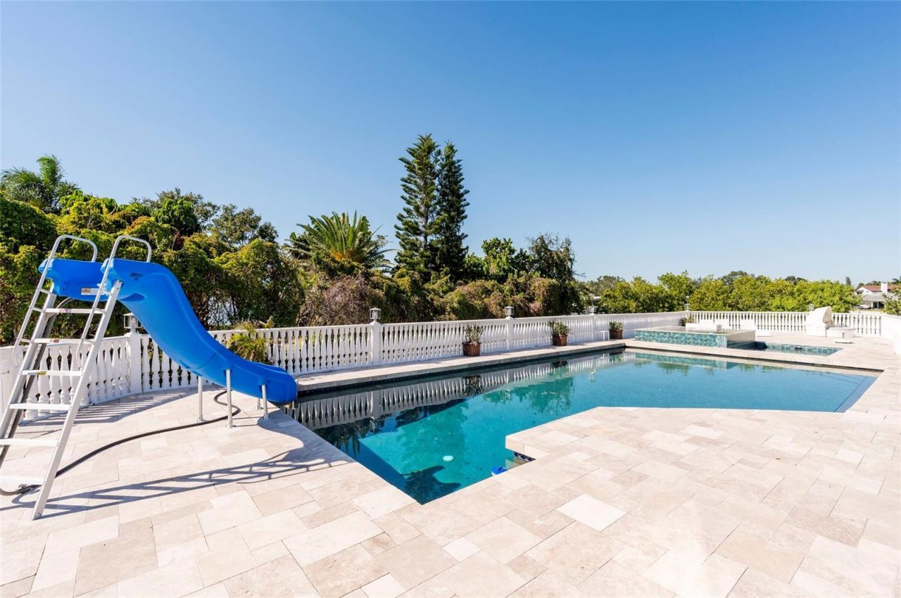 2268 Kings Point Drive, Largo, FL 33774 Photo