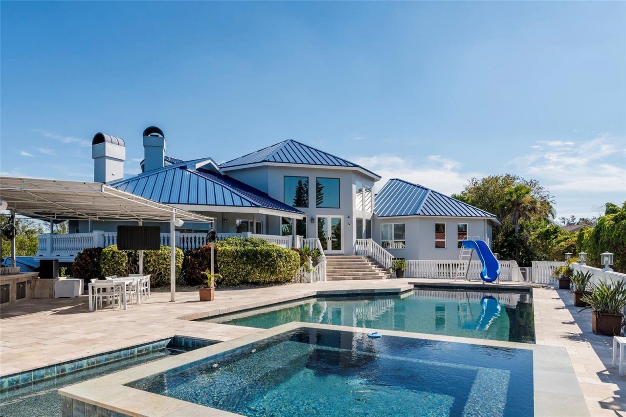 2268 Kings Point Drive, Largo, FL 33774 Photo