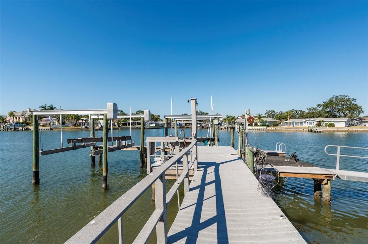 2268 Kings Point Drive, Largo, FL 33774 Photo