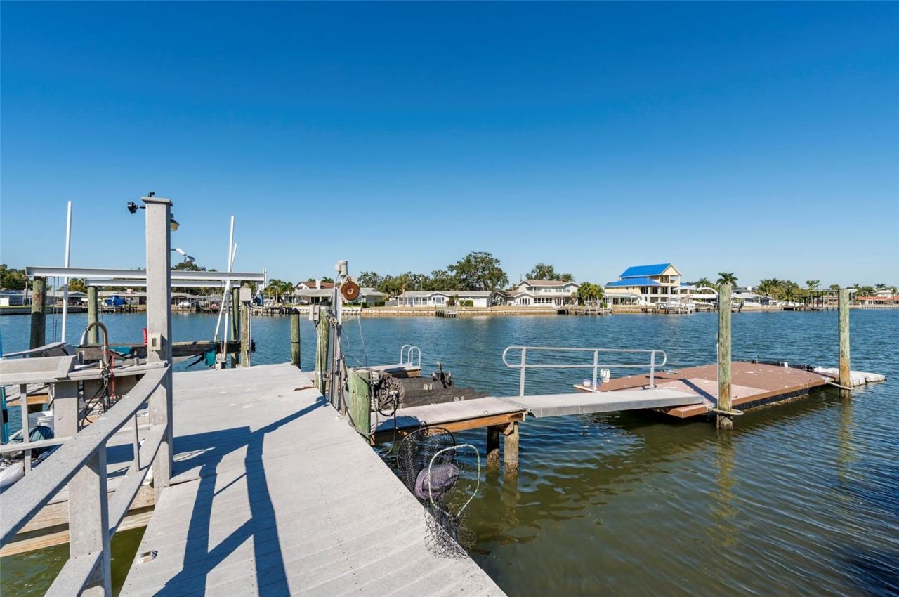 2268 Kings Point Drive, Largo, FL 33774 Photo