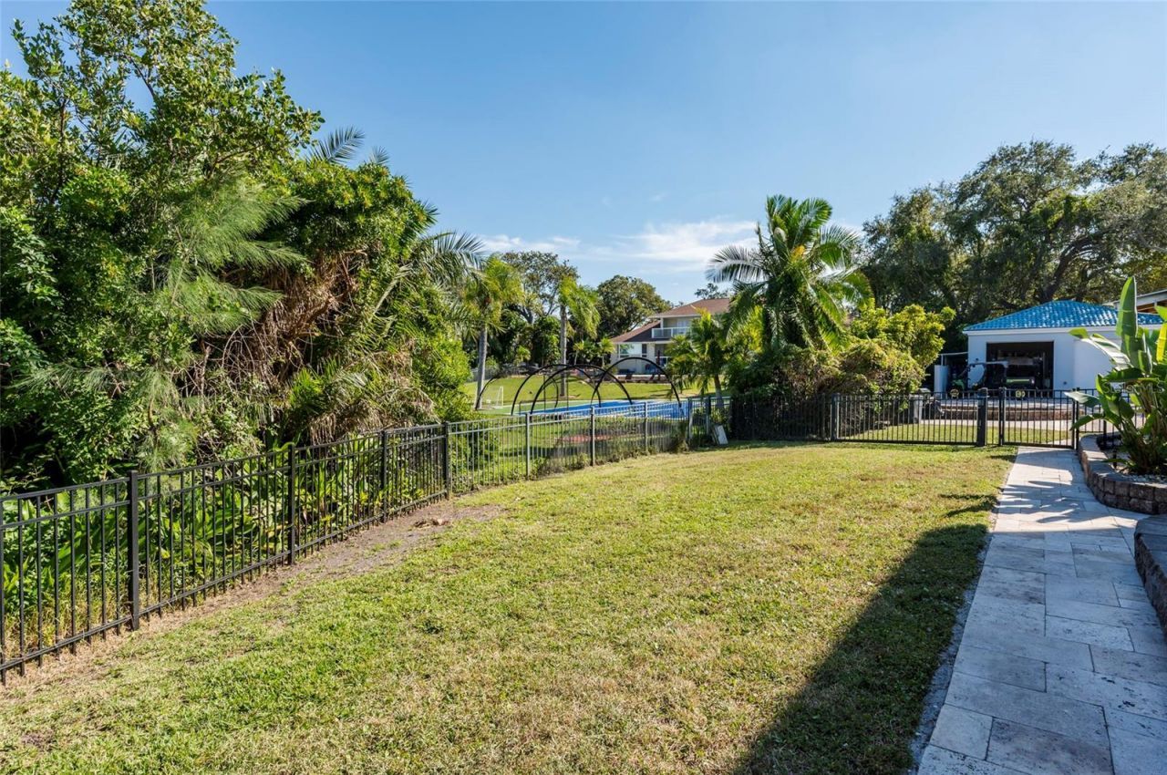 2268 Kings Point Drive, Largo, FL 33774 Photo