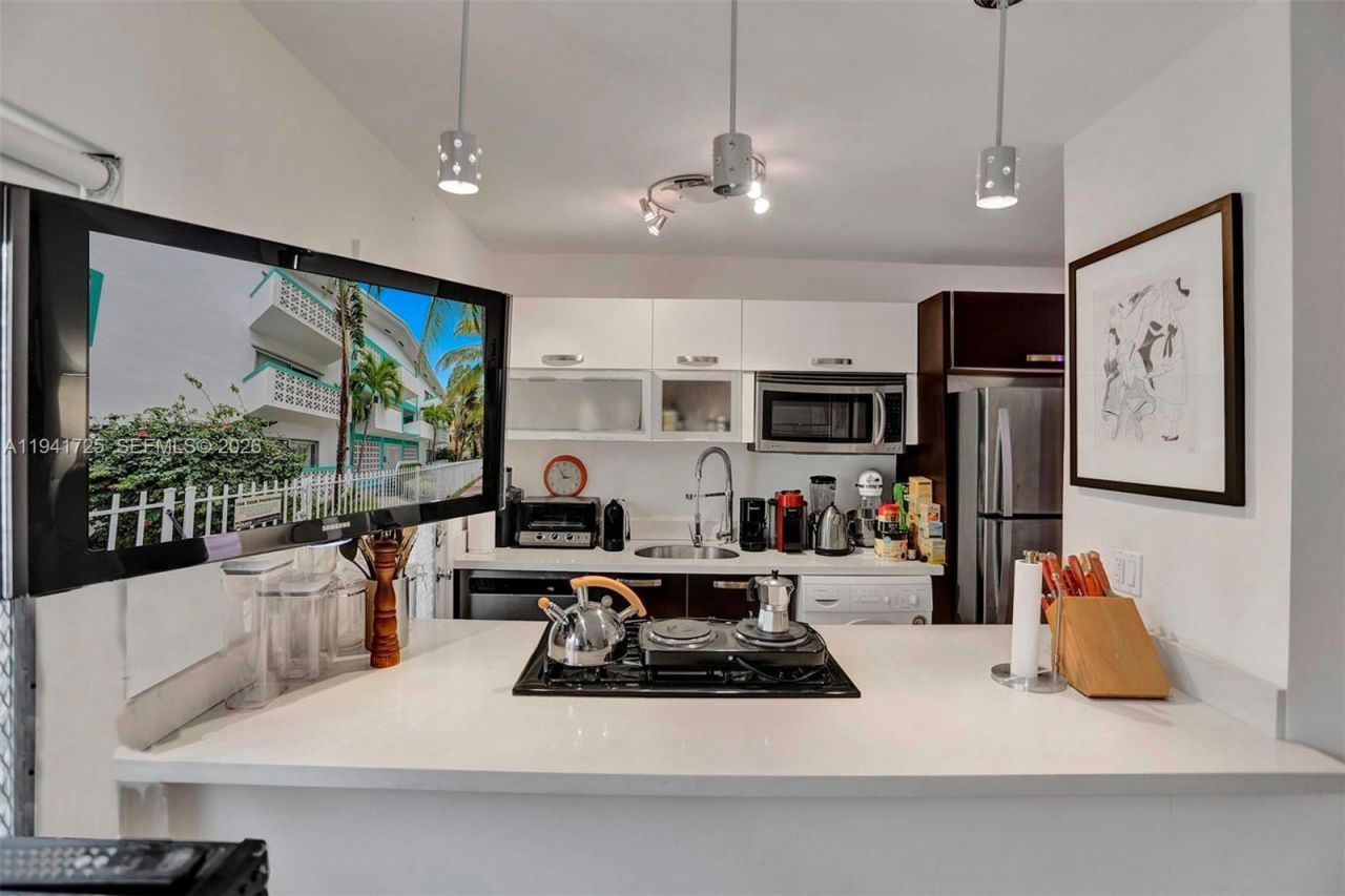 350 Collins Ave , Unit 310, Miami Beach, FL 33139 Photo