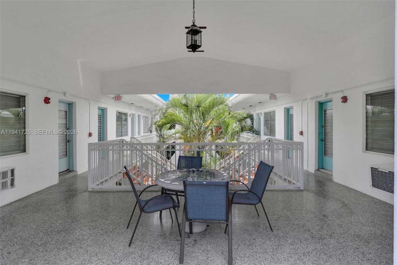 350 Collins Ave , Unit 310, Miami Beach, FL 33139 Photo