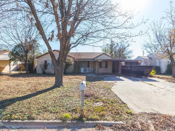 1306 Landon Street, Stamford, TX 79553