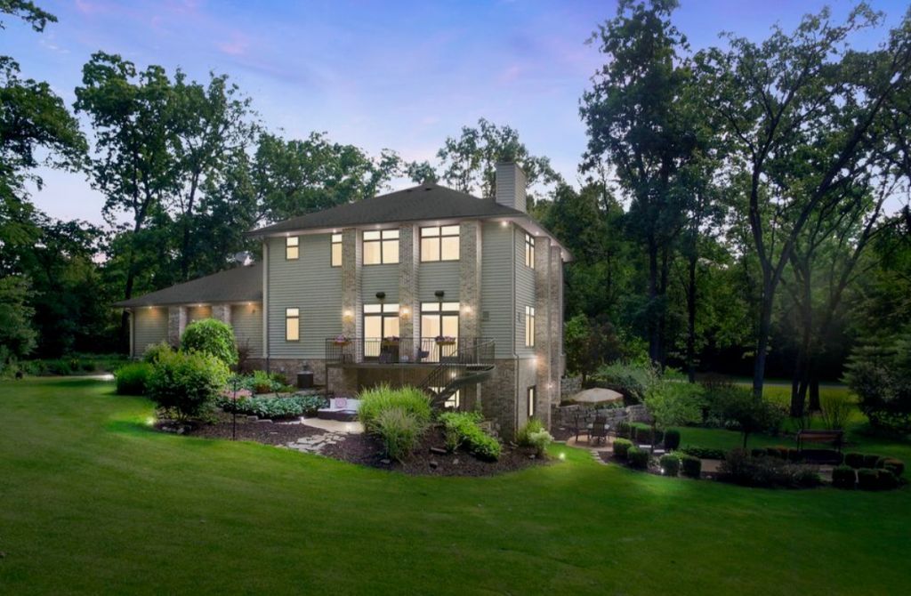 9208 Sheringham Drive, Roscoe, IL 61073 Main Photo