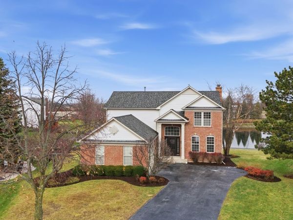 6 Camberwell Court, Algonquin, IL 60102