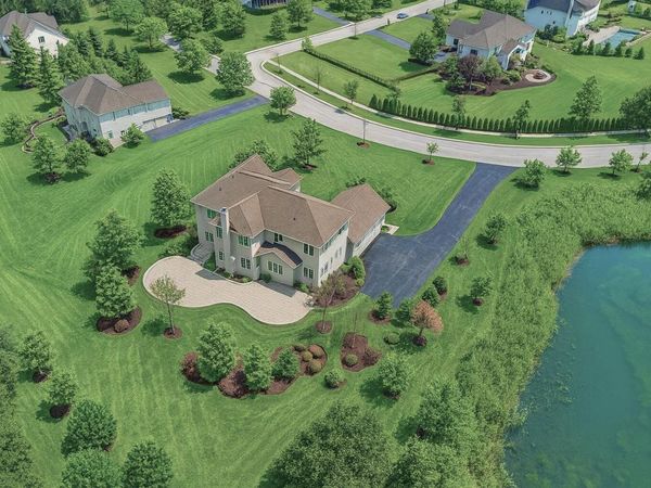 2510 Bayswater Circle, Gurnee, IL 60031