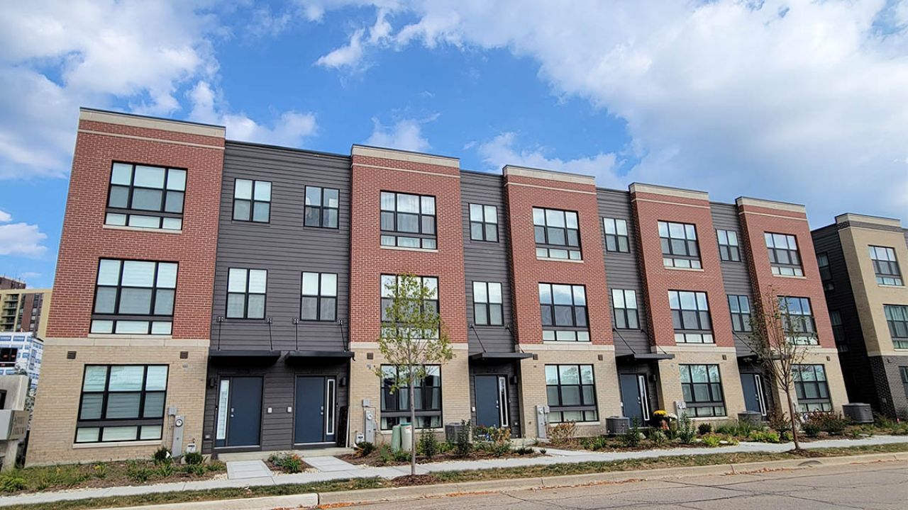 380 Summit Circle, Lombard, IL 60148 Main Photo