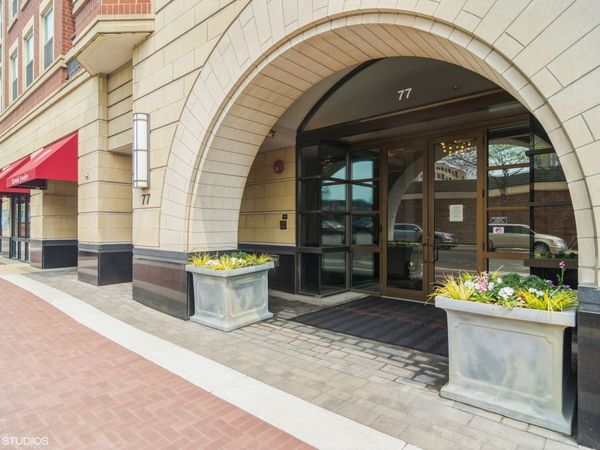 77 S Evergreen Avenue, Unit 606, Arlington Heights, IL 60005