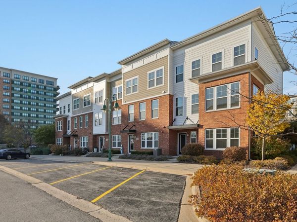 3550 Irving Place, Woodridge, IL 60517