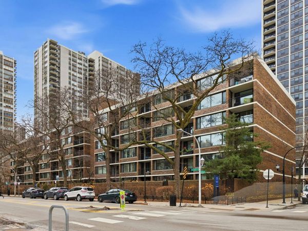 1555 N Sandburg Terrace, Unit 217K, Chicago, IL 60610