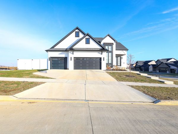 1112 Bell Grove Lane, Bloomington, IL 61705