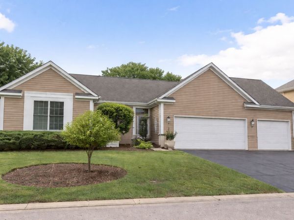 6 Sherwood Court, Lake In The Hills, IL 60156