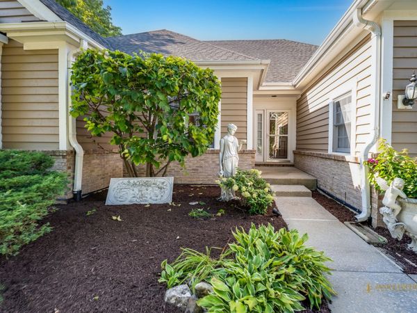 6 Sherwood Court, Lake In The Hills, IL 60156