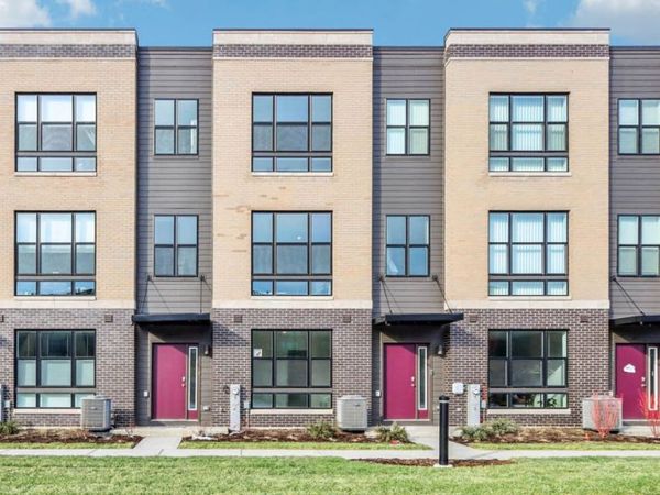 385 Summit Circle, Lombard, IL 60148