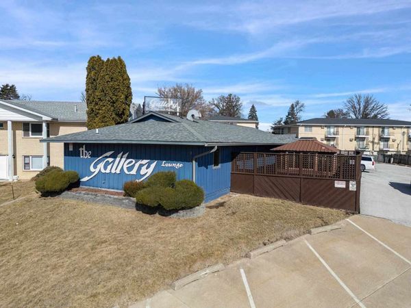 3727 Esplanade Avenue, Davenport, IA 52807