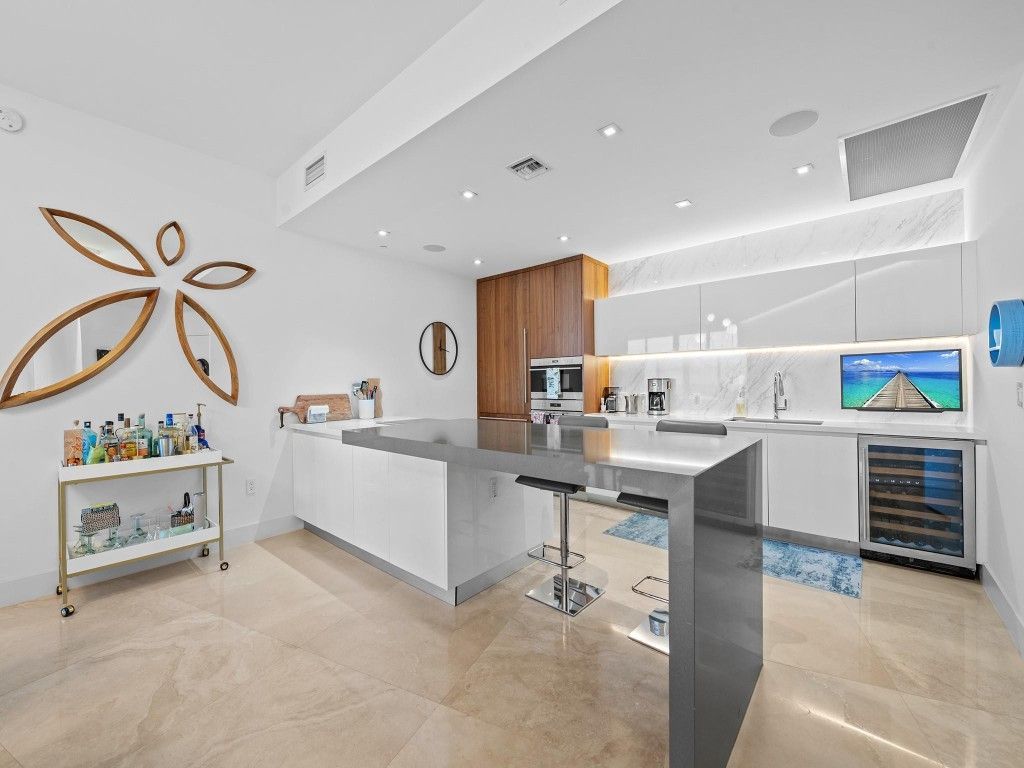 701 N Fort Lauderdale Beach Boulevard, Unit 704, Fort Lauderdale, FL 33304 Photo