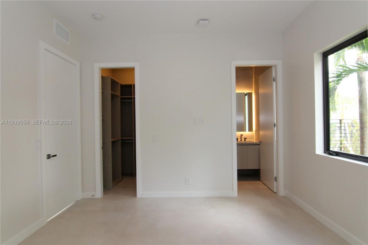 3540 Oak Ave, Miami, FL 33133 Photo