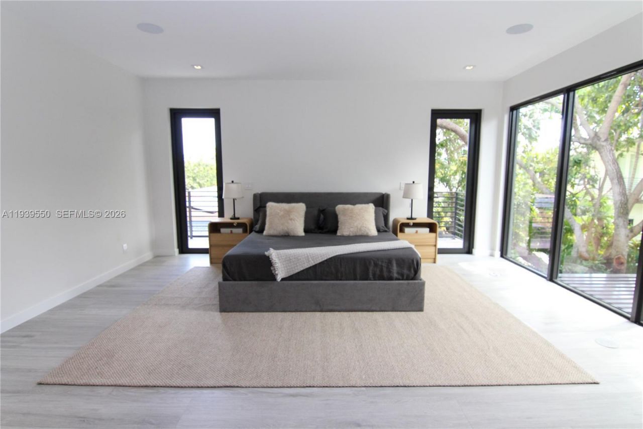 3540 Oak Ave, Miami, FL 33133 Photo