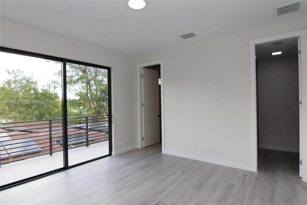 3540 Oak Ave, Miami, FL 33133 Photo