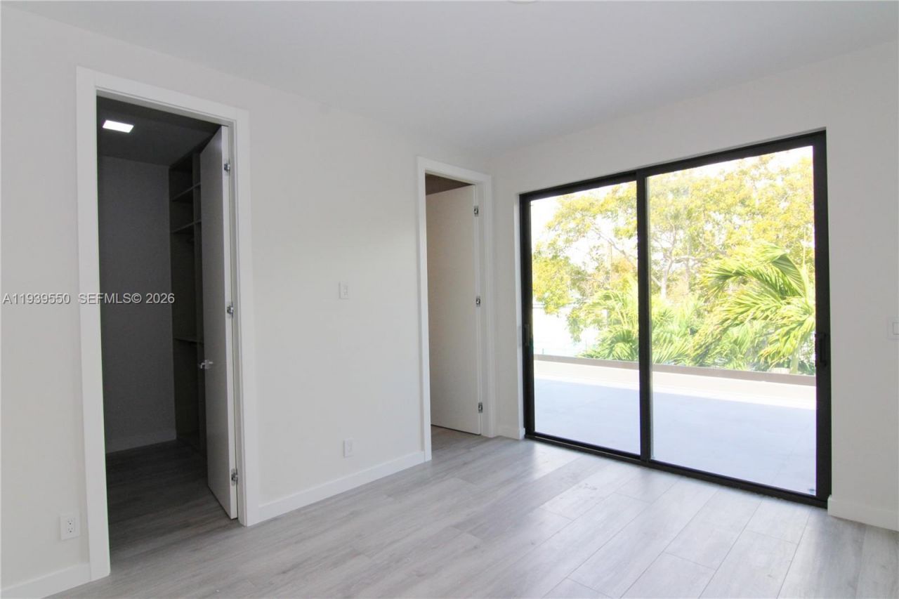 3540 Oak Ave, Miami, FL 33133 Photo