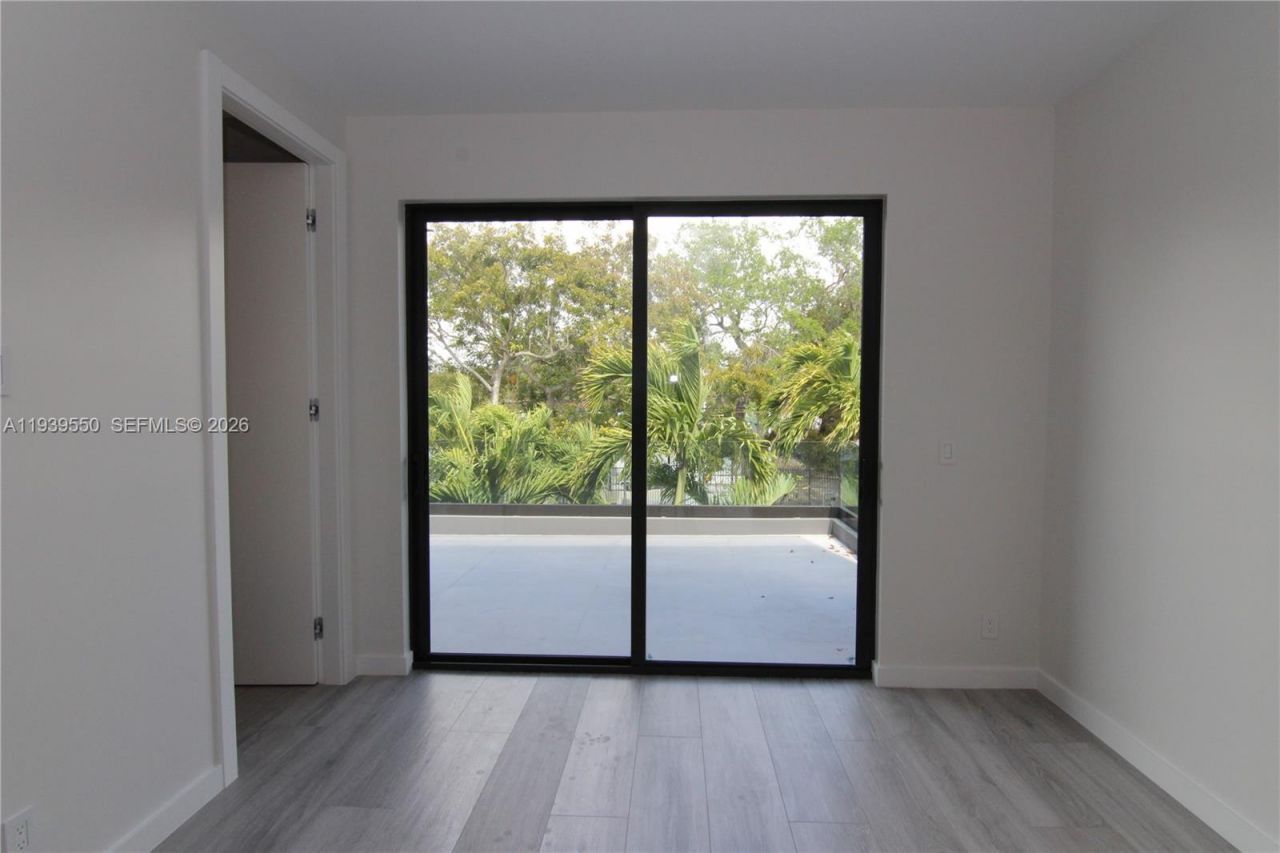 3540 Oak Ave, Miami, FL 33133 Photo