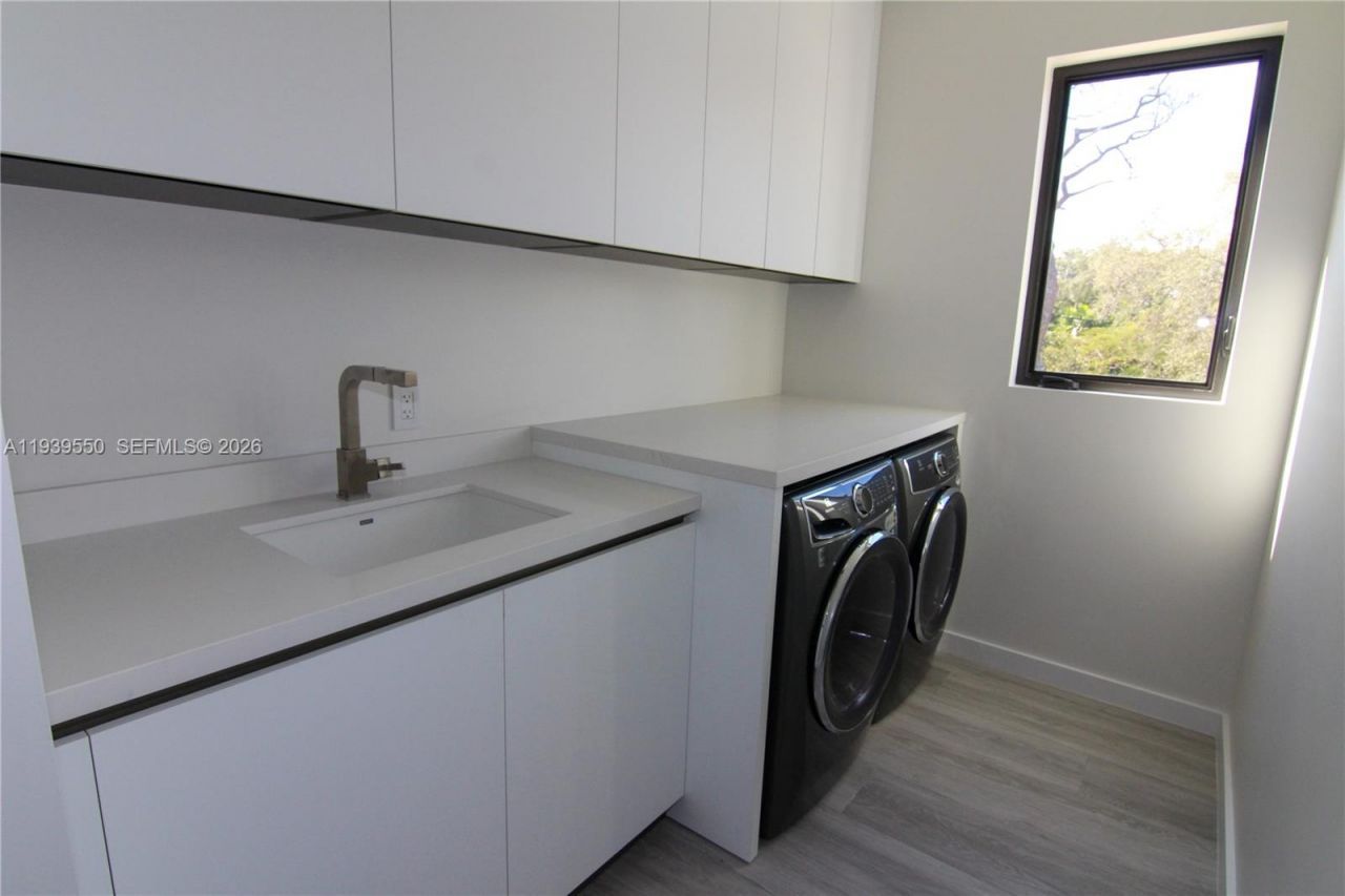 3540 Oak Ave, Miami, FL 33133 Photo