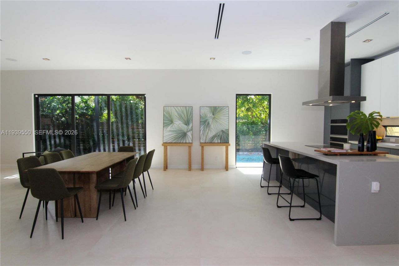 3540 Oak Ave, Miami, FL 33133 Photo