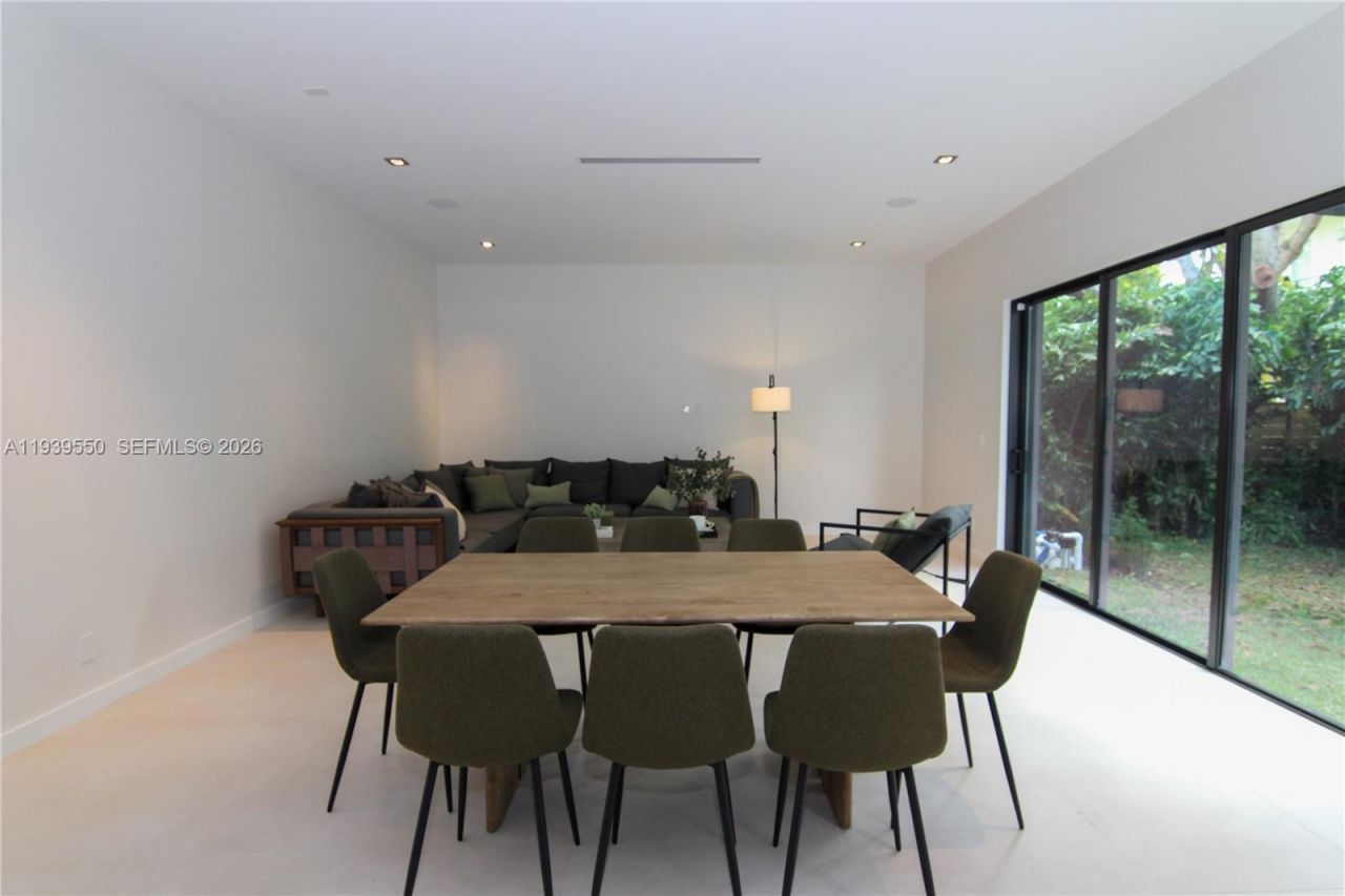 3540 Oak Ave, Miami, FL 33133 Photo