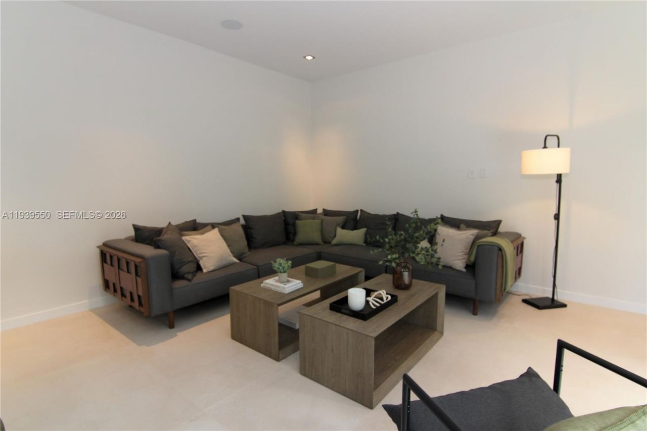 3540 Oak Ave, Miami, FL 33133 Photo