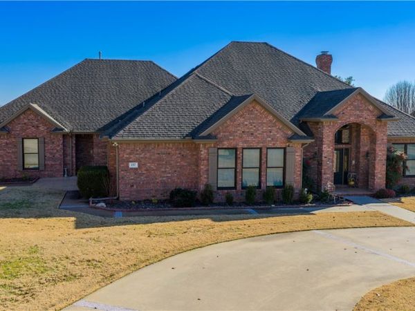 137 Woodcliff Road, Springdale, AR 72764