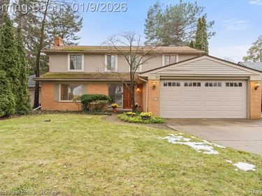 81 Moross Road, Grosse Pointe Farms, MI 48236