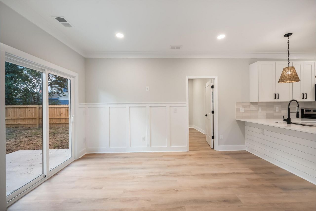 1937 Clement Avenue Photo 12