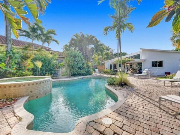 2525 SE 7th Drive, Pompano Beach, FL 33062