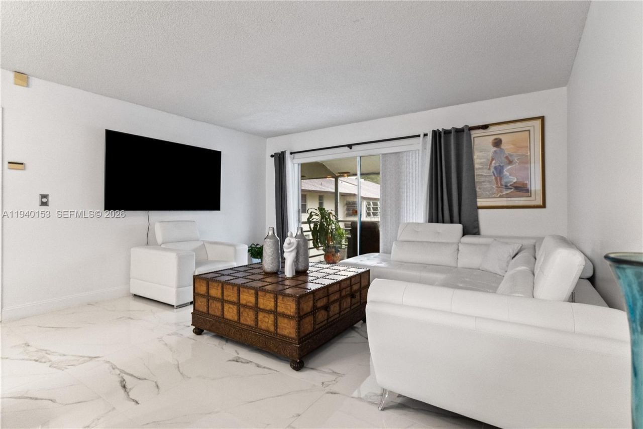 335 W Laurel Drive, Unit 8M, Margate, FL 33063 Photo