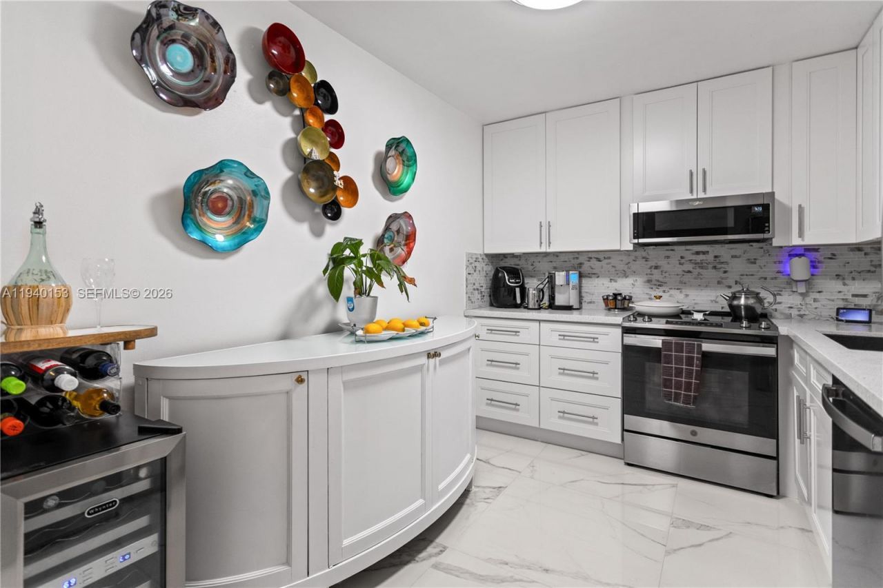 335 W Laurel Drive, Unit 8M, Margate, FL 33063 Photo