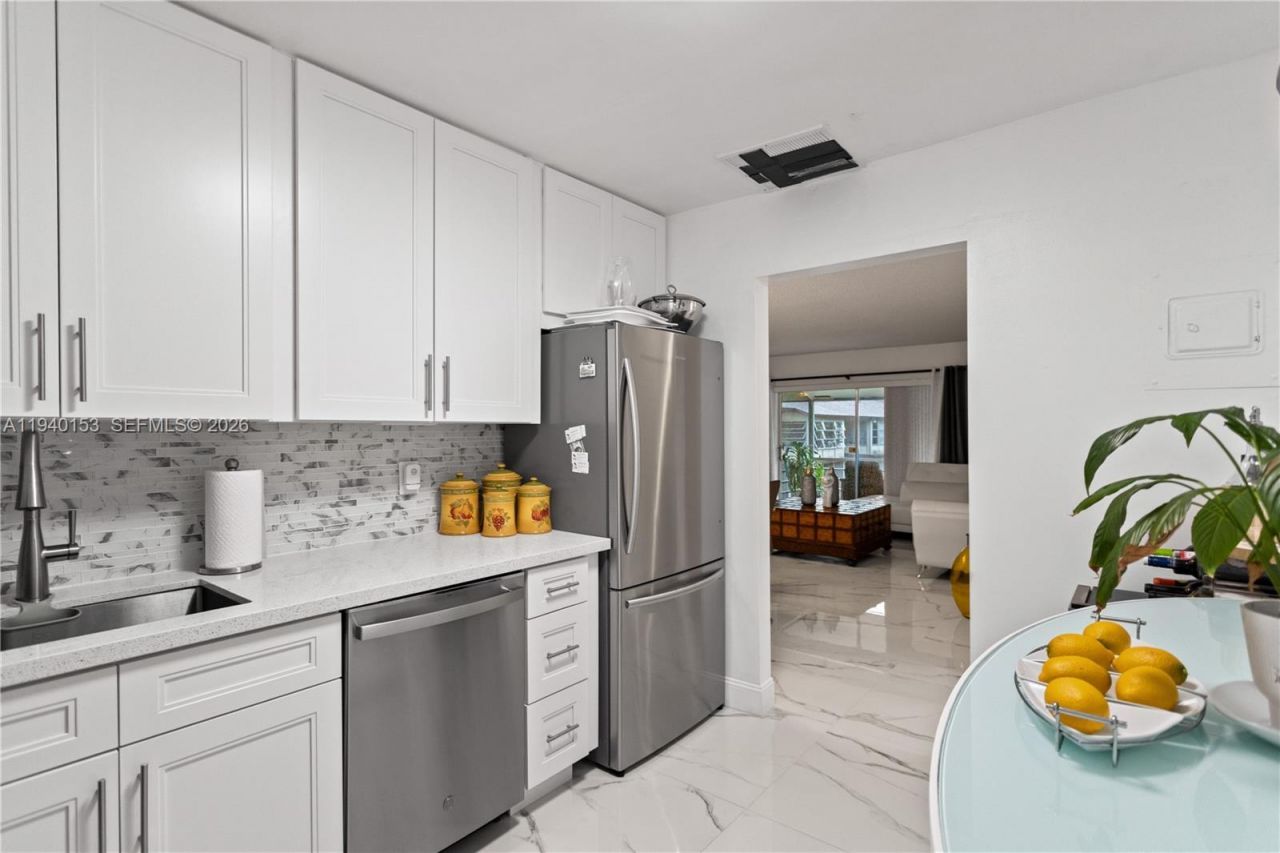 335 W Laurel Drive, Unit 8M, Margate, FL 33063 Photo