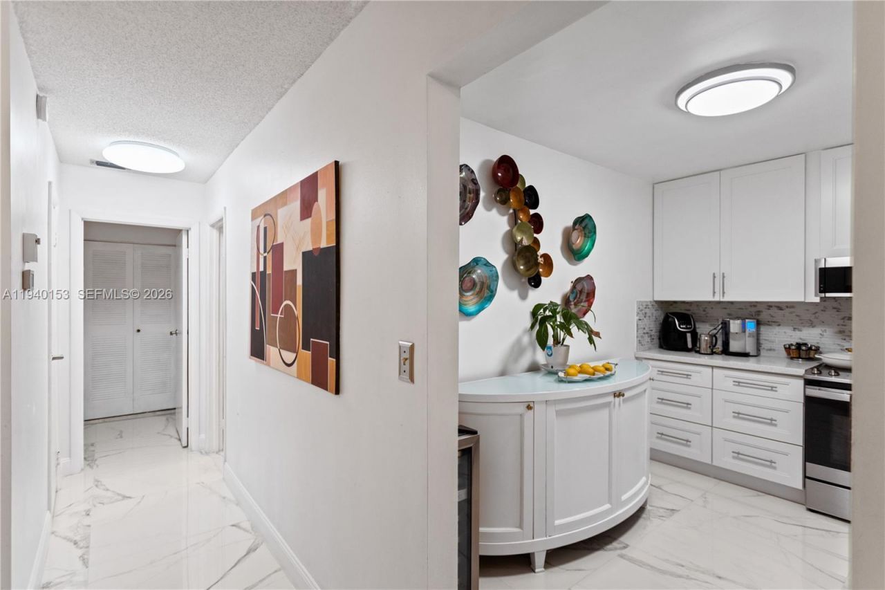 335 W Laurel Drive, Unit 8M, Margate, FL 33063 Photo