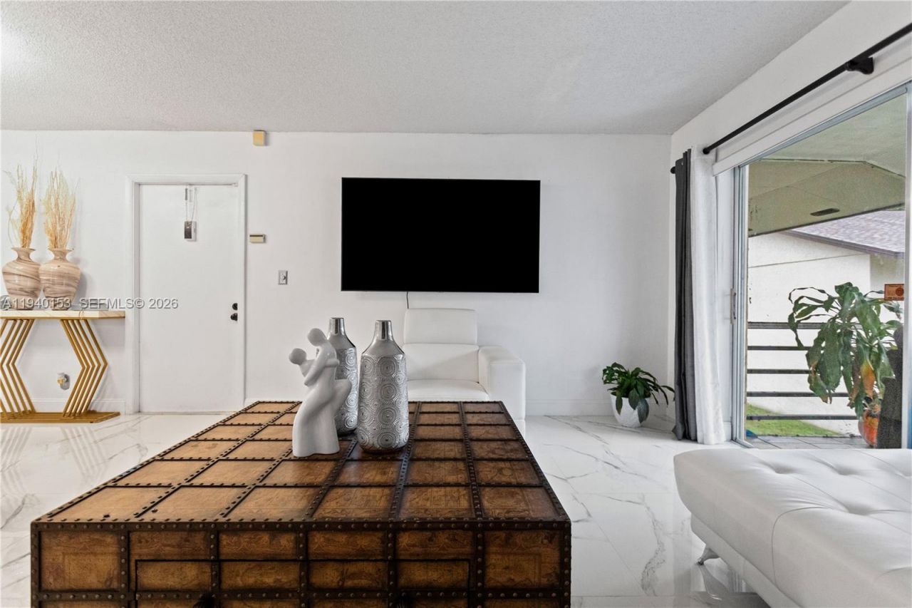335 W Laurel Drive, Unit 8M, Margate, FL 33063 Photo