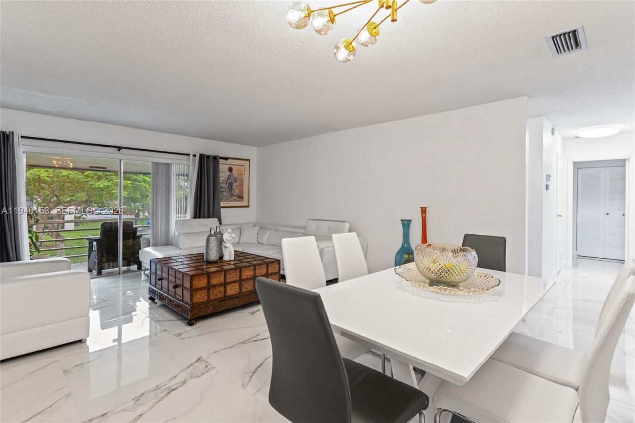 335 W Laurel Drive, Unit 8M, Margate, FL 33063 Photo