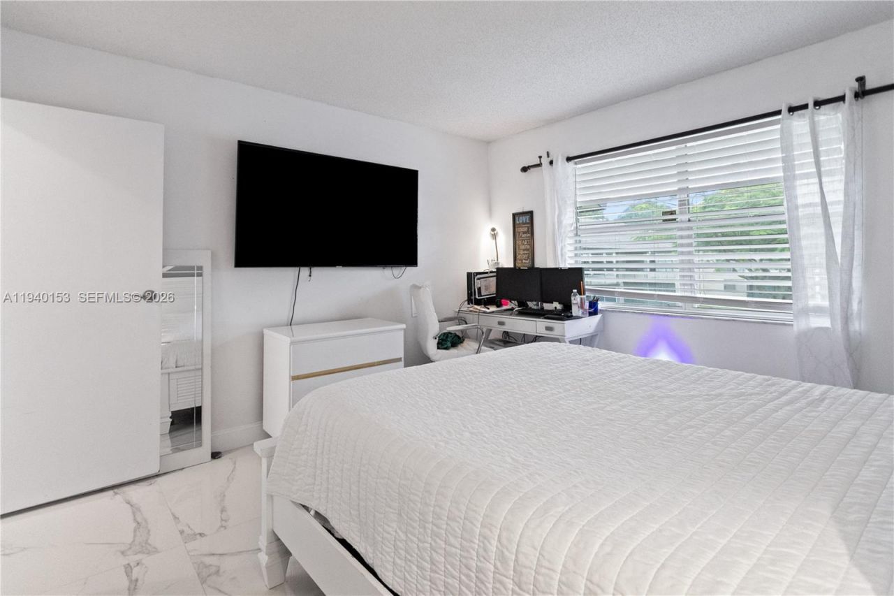 335 W Laurel Drive, Unit 8M, Margate, FL 33063 Photo