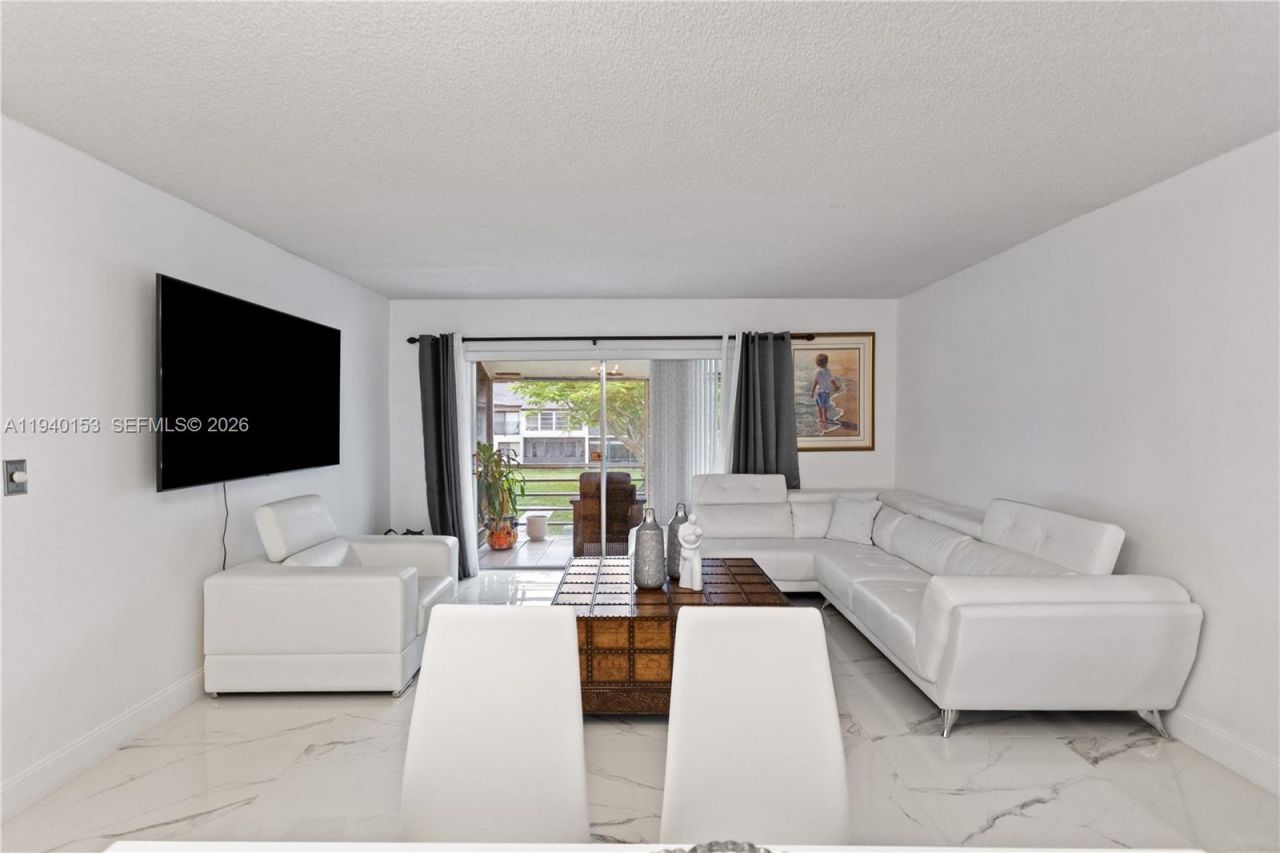 335 W Laurel Drive, Unit 8M, Margate, FL 33063 Photo