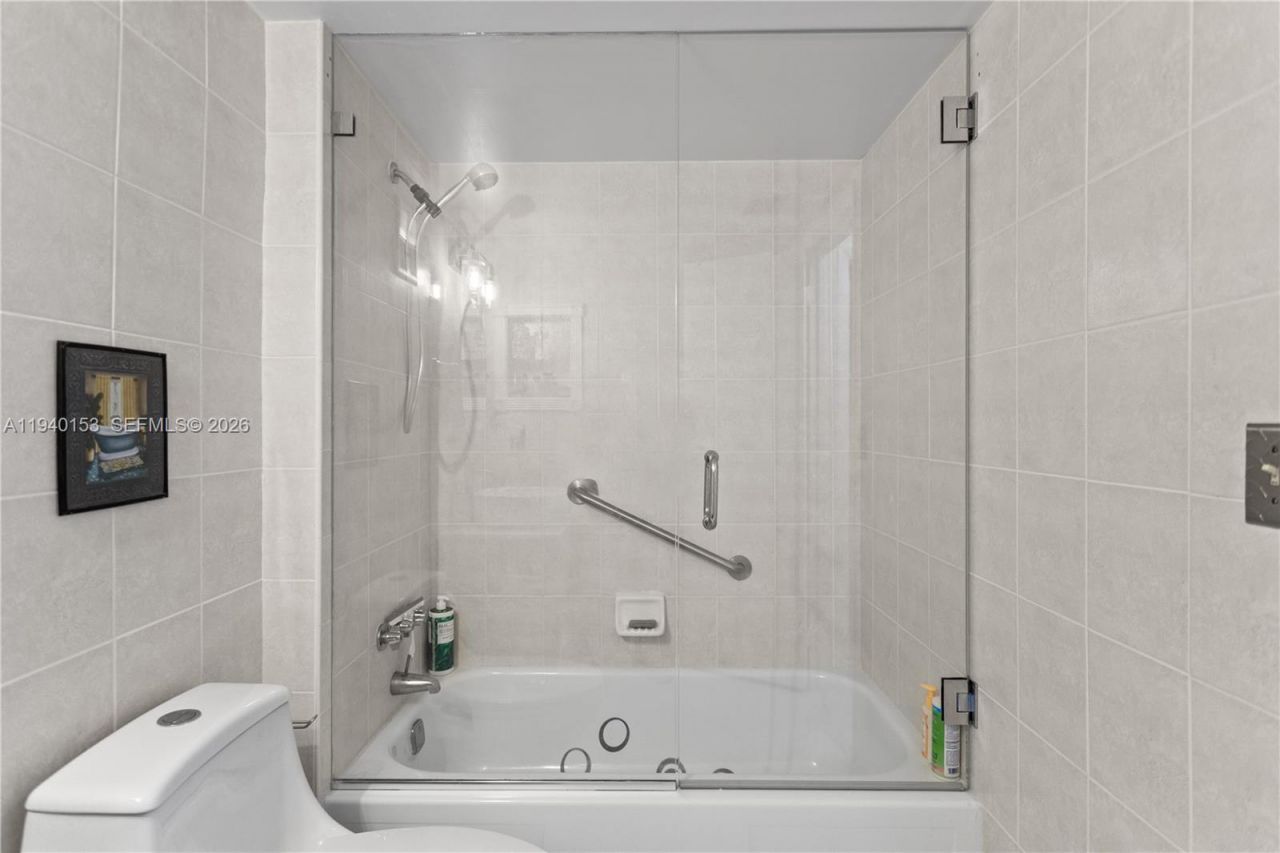 335 W Laurel Drive, Unit 8M, Margate, FL 33063 Photo