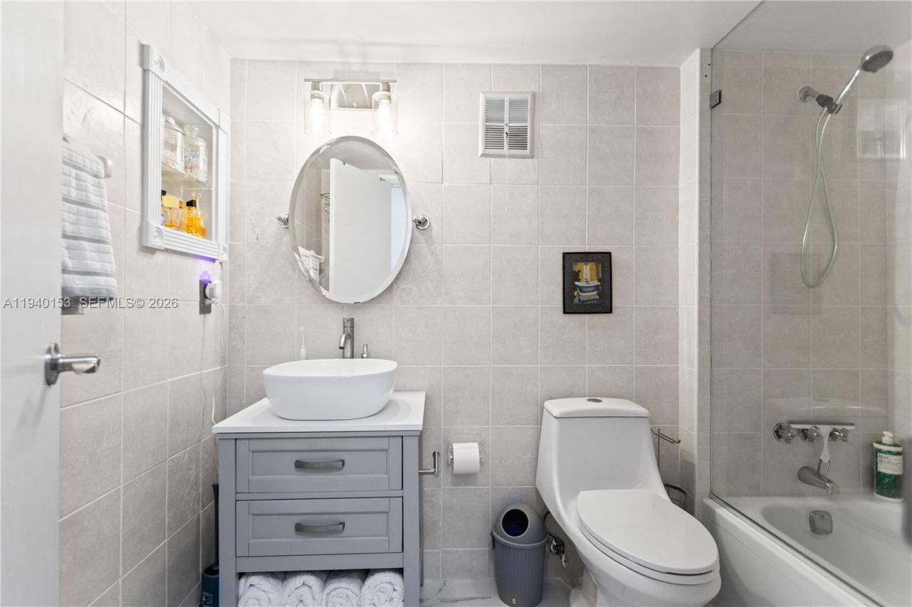 335 W Laurel Drive, Unit 8M, Margate, FL 33063 Photo