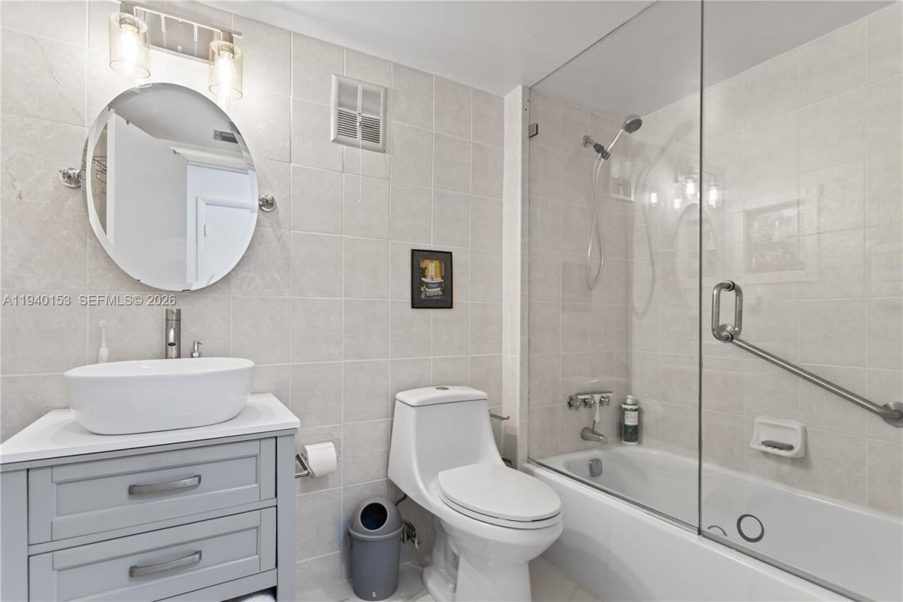 335 W Laurel Drive, Unit 8M, Margate, FL 33063 Photo