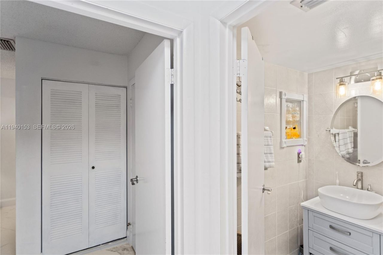 335 W Laurel Drive, Unit 8M, Margate, FL 33063 Photo