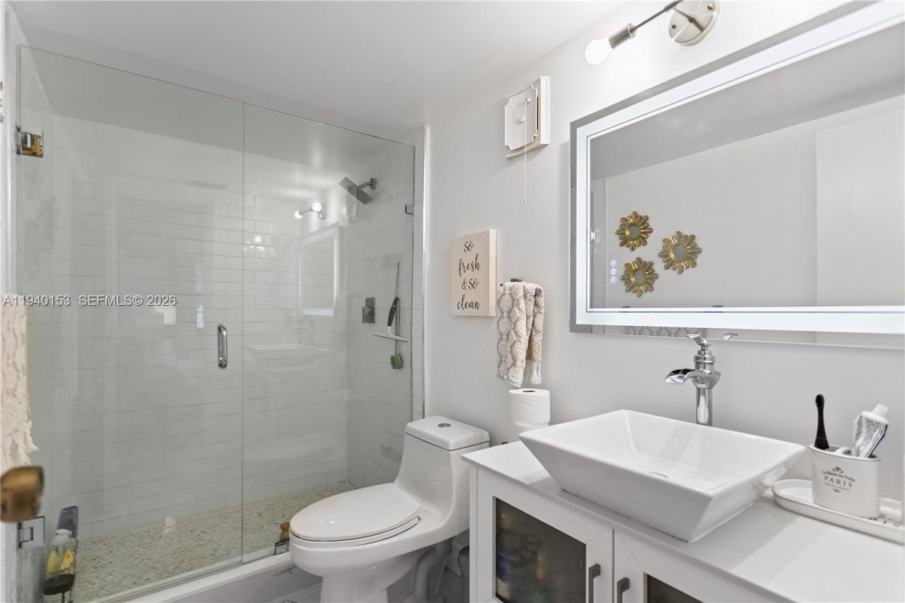 335 W Laurel Drive, Unit 8M, Margate, FL 33063 Photo